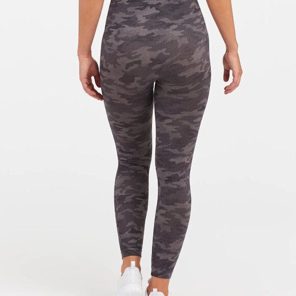 New w/Tags - Spanx Look At Me Now Seamless Leggings in Heather Camo, Large - Picture 10 of 10